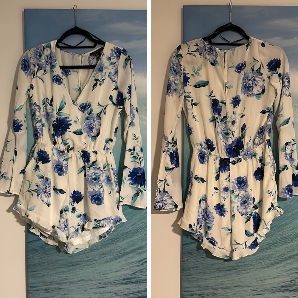 Blue and white romper with long sleeves and pockets